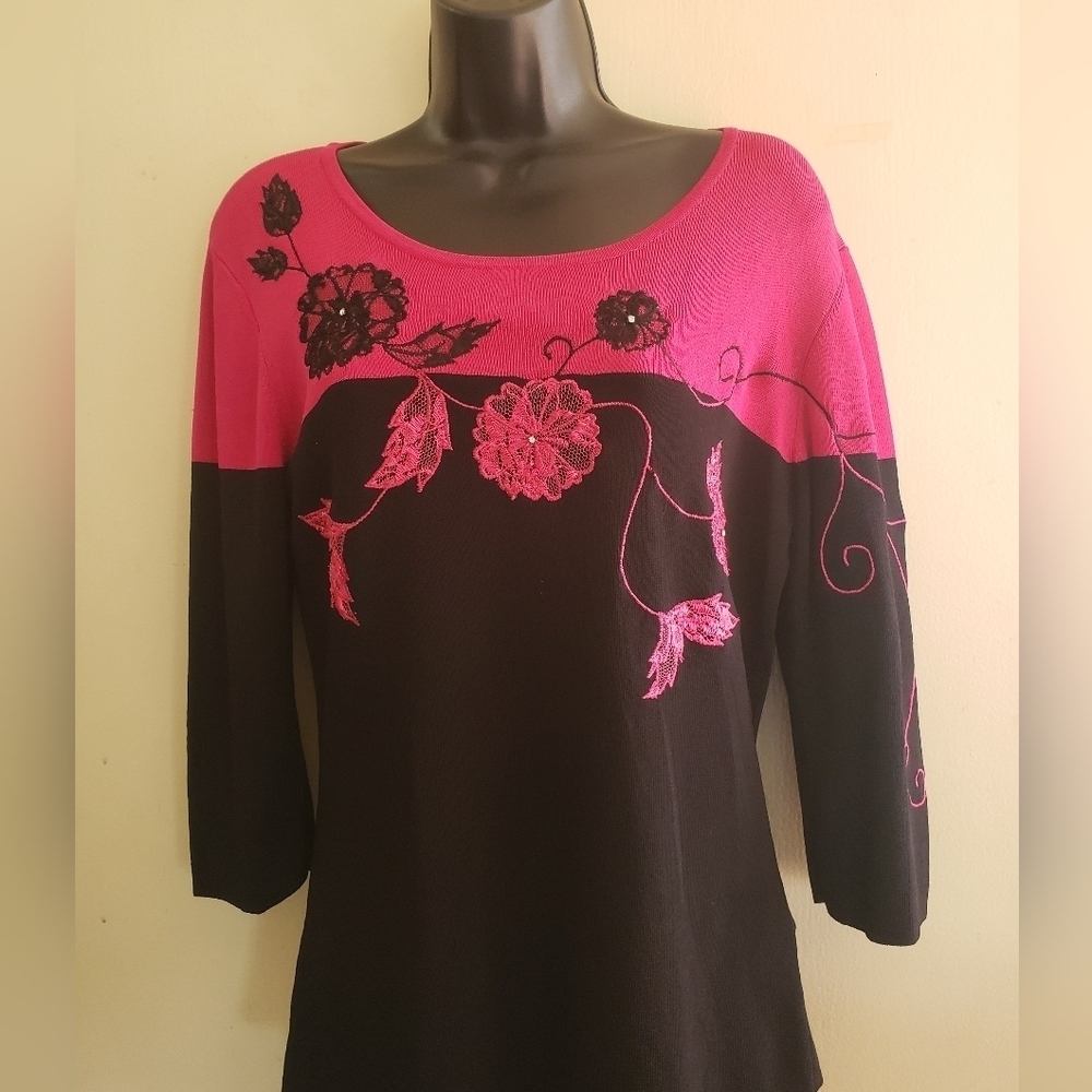 Moffi International/women's sweater